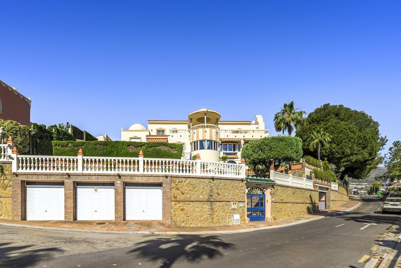 Foto 78be8bef-e784-42b7-a3b4-df52e0ababab. Casa amplia villa de lujo en una popular zona residencial junto al campo de golf de torrequebrada costa en Benalmádena