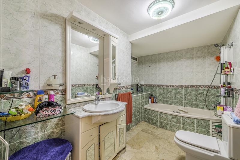 Foto b425d146-e57f-4153-993f-bb3f96979978. Casa amplia villa de lujo en una popular zona residencial junto al campo de golf de torrequebrada costa en Benalmádena