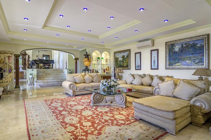 Foto d44a7392-6f25-42c2-8554-f27b4023b250. Casa amplia villa de lujo en una popular zona residencial junto al campo de golf de torrequebrada costa en Benalmádena