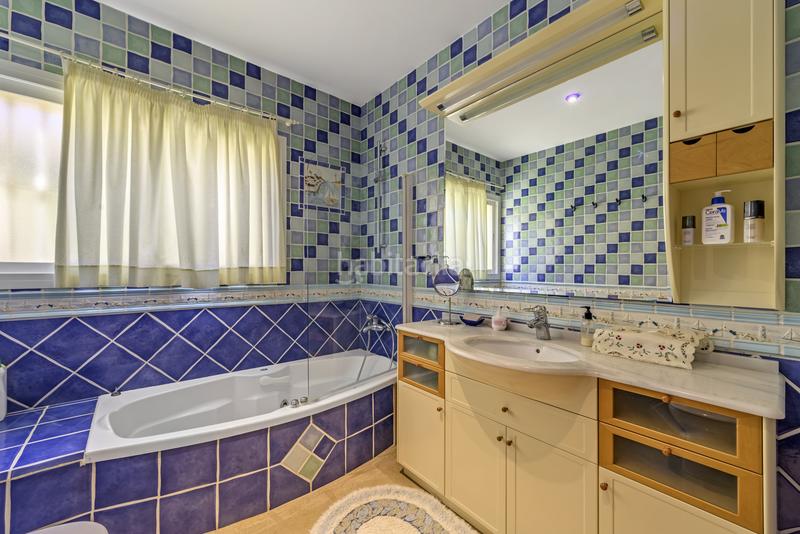 Foto eaeb80cb-7f0d-48d7-ba42-268b6e6f94ce. Casa amplia villa de lujo en una popular zona residencial junto al campo de golf de torrequebrada costa en Benalmádena