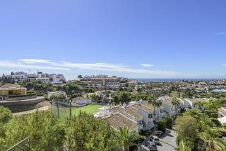 Apartament a Riviera del Sol. Apartamento reformado con buen gusto con amplia terraza junto al