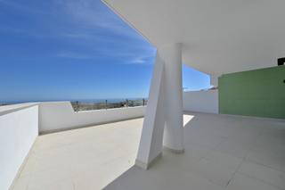 Apartament a Riviera del Sol. Apartamento nuevo de 3 dormitorios con amplia terraza y vistas i