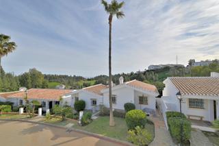 Casa aparellada a El Faro de Calaburra - Chaparral. Impresionante casa adosada con vistas al golf y al mar en el cha
