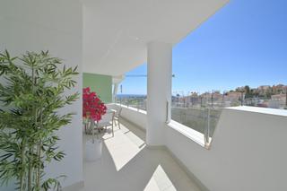 Apartament a Riviera del Sol. Impresionante apartamento nuevo de tres dormitorios con vistas a
