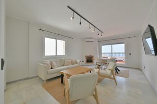 Apartament a Calahonda. Apartamento recientemente reformado con vistas panorámicas al ma