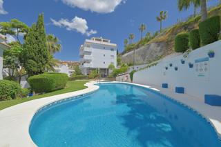 Apartament en Calahonda. Encantador apartamento de dos dormitorios con vistas panormicas