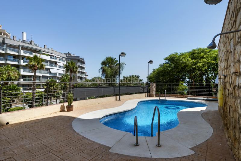 Foto 5cf1a4f1-4c11-4a56-b3bc-ff21e81b1133. Maison jumelée avec parking piscine dans Zona Centro Comercial Torrequebrada Benalmádena