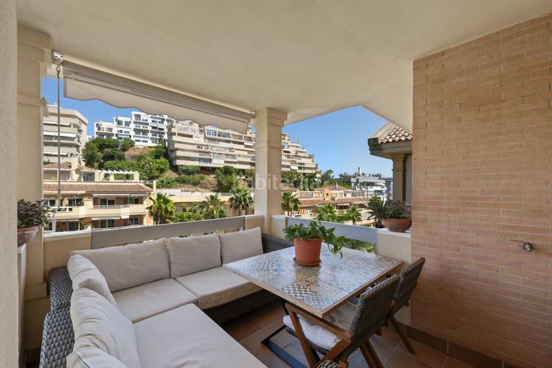 Foto 9ef621b6-b026-4032-92fc-e467e4f2a097. Maison jumelée avec parking piscine dans Zona Centro Comercial Torrequebrada Benalmádena