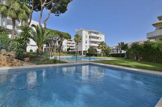 Apartament a Calahonda. Apartamento de 1 dormitorio con vistas al mar en la zona baja de