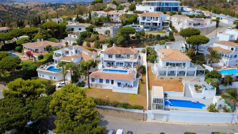 Foto 1b8dac88-b190-4976-994c-688257932f2d. Maison avec parking piscine dans El Faro de Calaburra - Chaparral Mijas