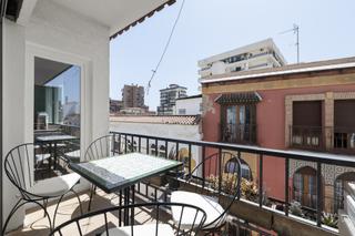 Attique à Puerto Deportivo. Apartamento reformado de dos dormitorios en la última planta en