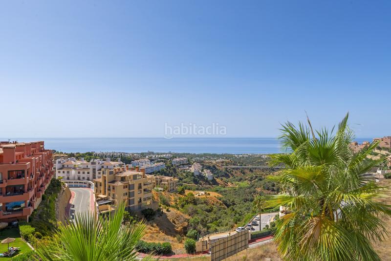Foto 8254b480-ce32-47bf-b69d-474663a1f8cc. Planta baja amplio apartamento en planta baja con vistas panorámicas al mar en Calahonda, costa en Mijas