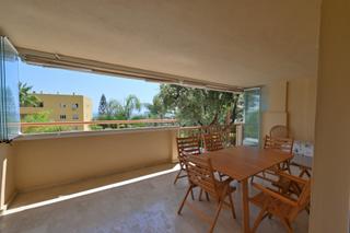 Apartament a Calahonda. Encantador apartamento de un dormitorio con vistas al mar en cal