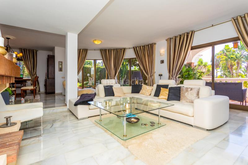 Foto a1c75383-2a3d-451c-827a-12d69a84417f. Casa amplia villa familiar con vistas panorámicas al mar en Calahonda en Mijas