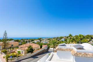 Haus in Calahonda. Amplia villa familiar con vistas panorámicas al mar en calahonda