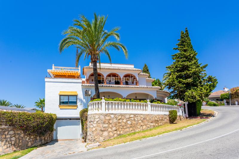Foto c2e27603-1220-43e8-ad6c-277cd79067c4. Casa amplia villa familiar con vistas panorámicas al mar en Calahonda en Mijas