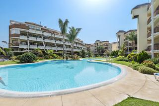 Apartament a Riviera del Sol. Amplio apartamento de dos dormitorios con vistas al mar en rivie