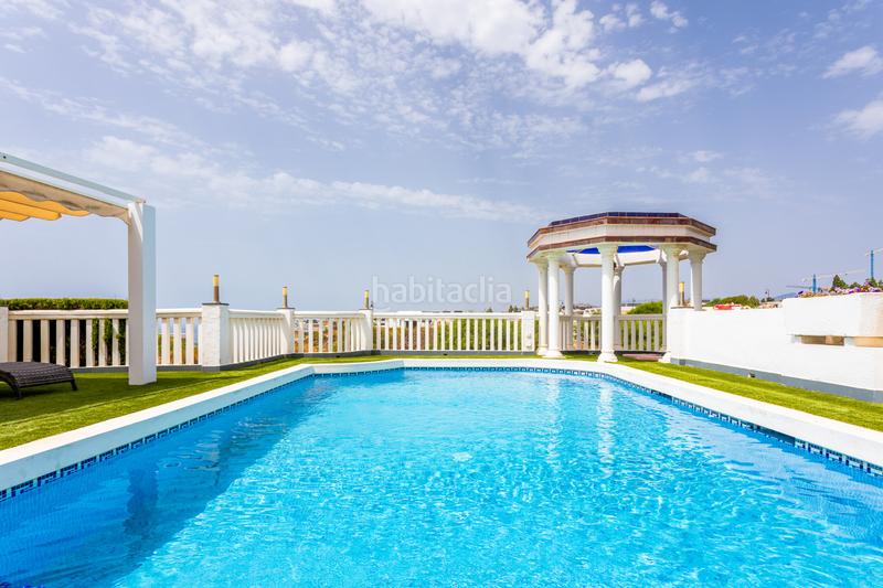 Foto 8db158f1-81a2-4953-8271-4709fcf06244. Casa hermosa villa a solo 300 metros de la playa de el chaparral en Mijas