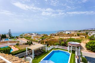 Casa en El Faro de Calaburra - Chaparral. Hermosa villa a solo 300 metros de la playa de el chaparral