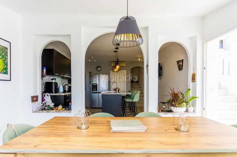 Foto ace478b6-3c61-48fe-a1e2-7193617050a9. Casa hermosa villa a solo 300 metros de la playa de el chaparral en Mijas