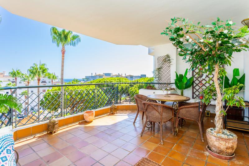 Foto 01a35fcd-c76f-487e-a19c-b567f3e20af2. Apartamento amplio apartamento de un dormitorio junto a la playa con impresionantes vistas al mar. en Mijas