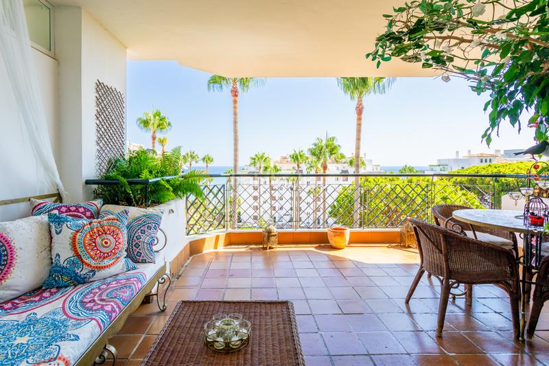 Foto 06f5bacb-04a5-4870-aac9-04af891c6ef7. Apartamento amplio apartamento de un dormitorio junto a la playa con impresionantes vistas al mar. en Mijas