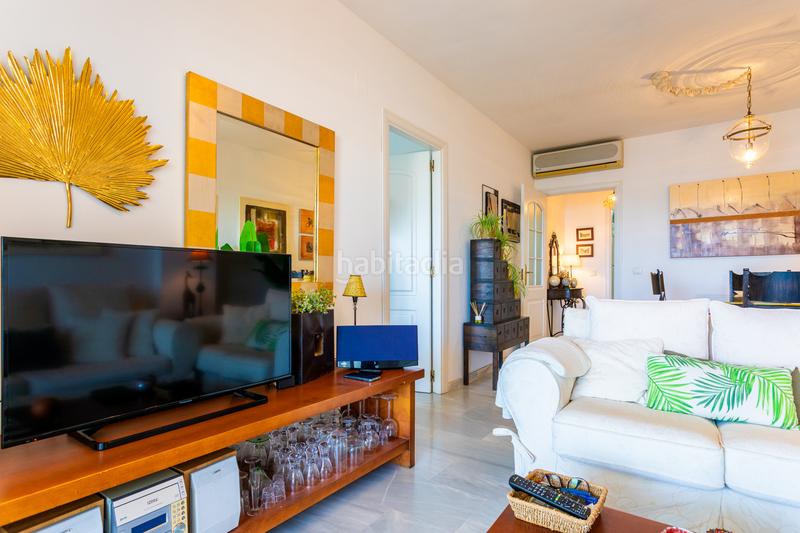 Foto d4920dcf-d20d-4370-ae8a-ef3b8c32d57d. Apartamento amplio apartamento de un dormitorio junto a la playa con impresionantes vistas al mar. en Mijas