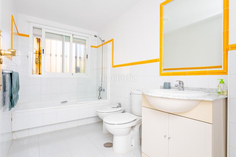 Foto 238e42ab-be1c-49b4-8200-a8932210e668. Planta baja encantador apartamento en esquina en planta baja con amplio jardín y vistas al mar en Riviera del Sol en Mijas