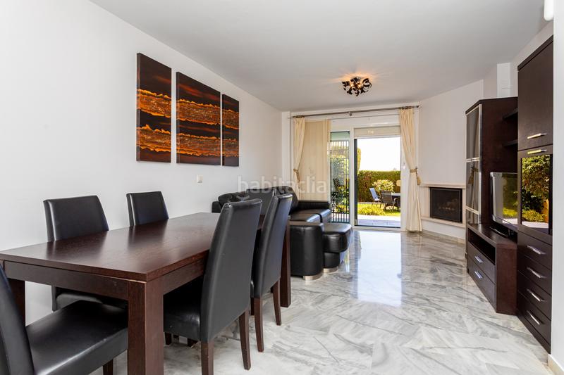 Foto 742d42eb-1d68-4db3-80f0-19e5783314a4. Planta baja encantador apartamento en esquina en planta baja con amplio jardín y vistas al mar en Riviera del Sol en Mijas