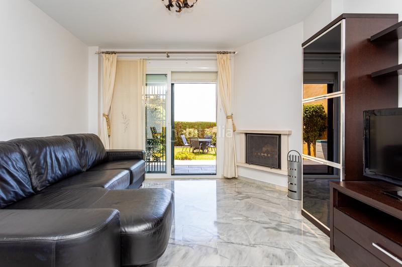 Foto c0d23444-94cd-4e3a-9e5b-72d378105f4c. Planta baja encantador apartamento en esquina en planta baja con amplio jardín y vistas al mar en Riviera del Sol en Mijas