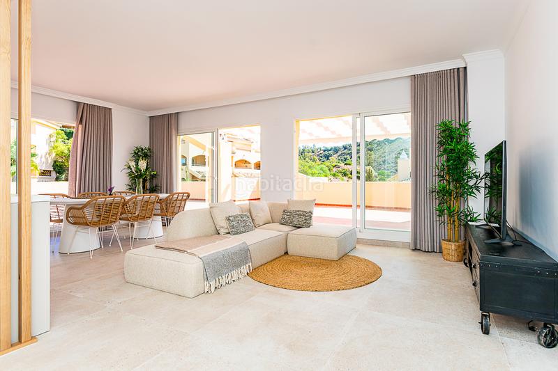 Foto 0e26d7a8-8774-4eaf-93a2-4b1683f8d627. Ático impresionante ático dúplex completamente reformado en Elviria, este en Marbella