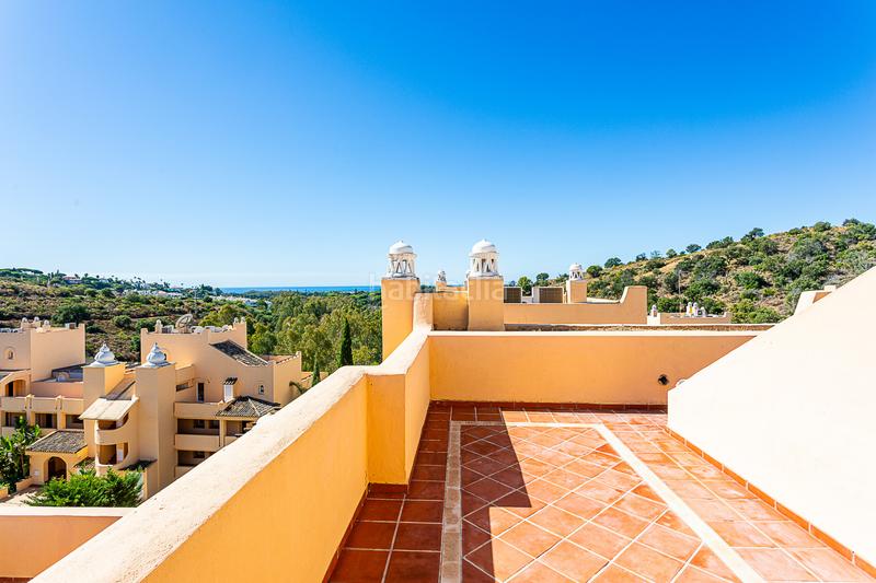Foto 2481accd-d4d3-4fb3-bf7a-f08a6f4772cf. Ático impresionante ático dúplex completamente reformado en Elviria, este en Marbella