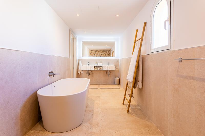 Foto 264315fc-e9c9-47b9-ae41-c15bb0419021. Ático impresionante ático dúplex completamente reformado en Elviria, este en Marbella