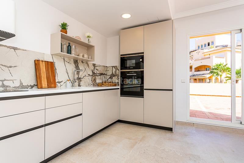 Foto 70798b5c-b94b-41ef-a8d6-3fa0e395808d. Ático impresionante ático dúplex completamente reformado en Elviria, este en Marbella