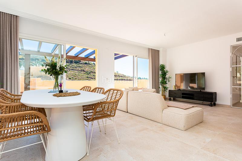 Foto 841b94c9-8fb7-4c12-84f9-378a65d0b798. Ático impresionante ático dúplex completamente reformado en Elviria, este en Marbella