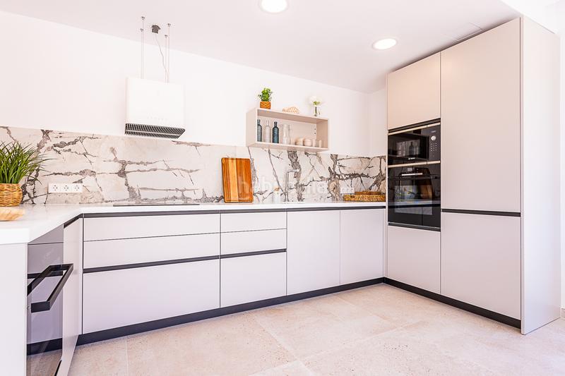 Foto 9bf747e9-d809-4b89-a86e-d9b93d97b2be. Ático impresionante ático dúplex completamente reformado en Elviria, este en Marbella