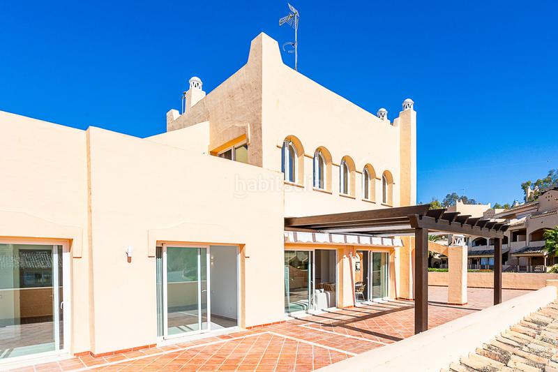 Foto c25cd709-cf86-4645-9a65-c065814e3d20. Ático impresionante ático dúplex completamente reformado en Elviria, este en Marbella