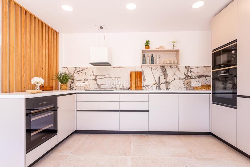 Foto e6f44871-f93c-46bd-b191-b11c1f79bacd. Ático impresionante ático dúplex completamente reformado en Elviria, este en Marbella