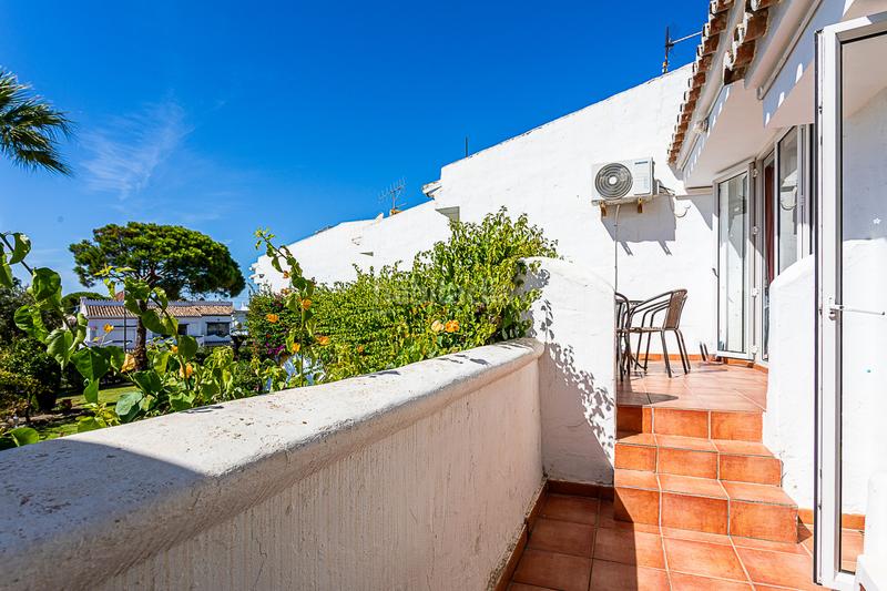 Foto 10b3bef7-6ec6-46f0-a1e9-ec8e9a776b67. Casa adossada amb piscina a Calahonda Mijas