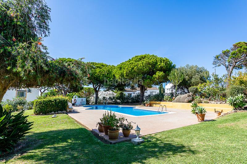 Foto 640c01ee-95cd-4afa-a2cc-77f64ecdeec4. Casa adossada amb piscina a Calahonda Mijas