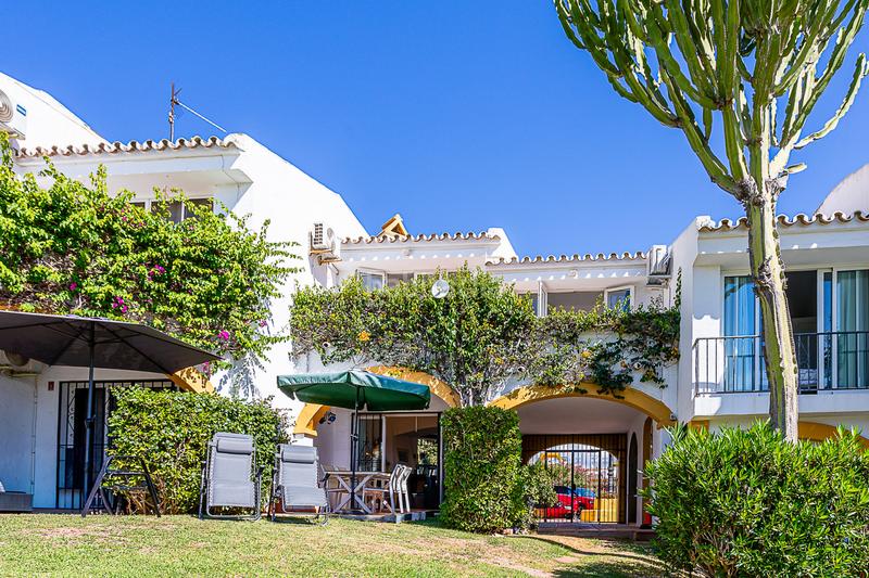 Foto 745e8581-ed49-417d-b6c4-a2fb1ef0503b. Casa adossada amb piscina a Calahonda Mijas