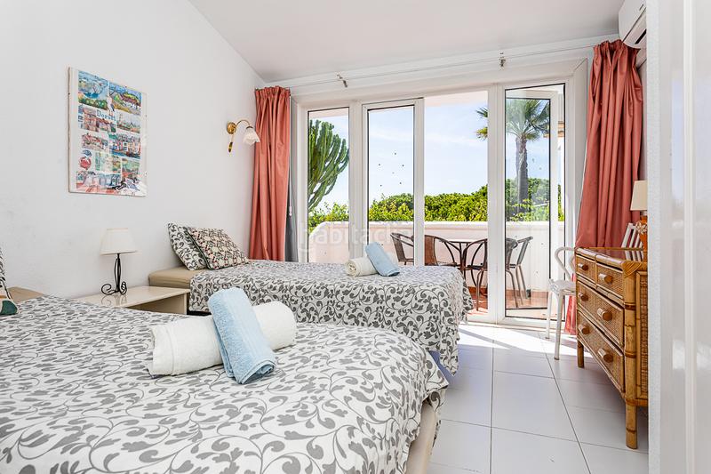 Foto a5e6fa82-d85c-4278-8059-5b2e1875bdbf. Casa adossada amb piscina a Calahonda Mijas