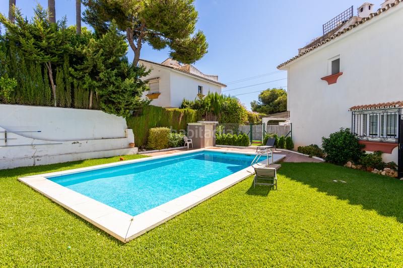 Foto bab91b74-7ce7-4d5a-8068-8cc464fe09f3. Casa aparellada amb piscina a Calahonda Mijas