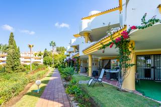 Planta baixa en Calahonda. Encantador apartamento en planta baja en la siesta golf, calahon