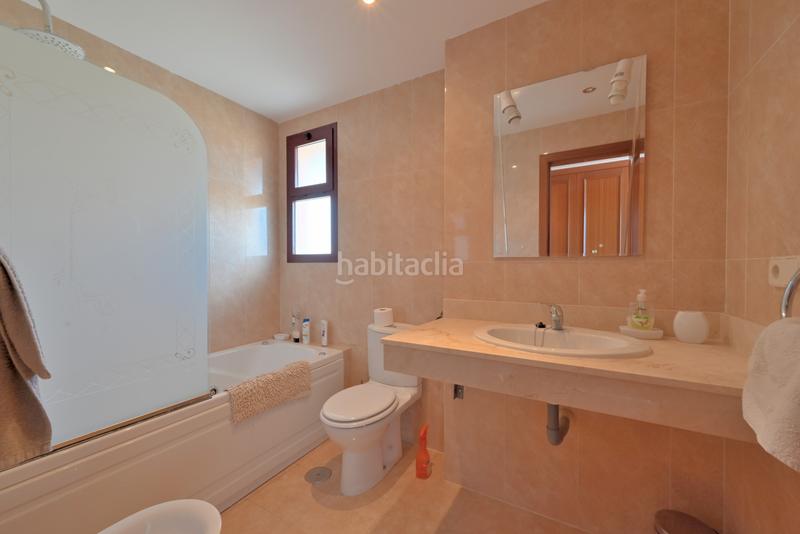 Foto 7448144e-6706-4e1f-abec-01d3cb2330b7. Piccolo appartamento con parcheggio piscina in Calahonda Mijas