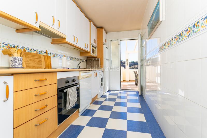 Foto 3f3094b4-ee9a-45e6-a6da-71f45cc6a478. Àtic amb aparcament piscina a Calahonda Mijas