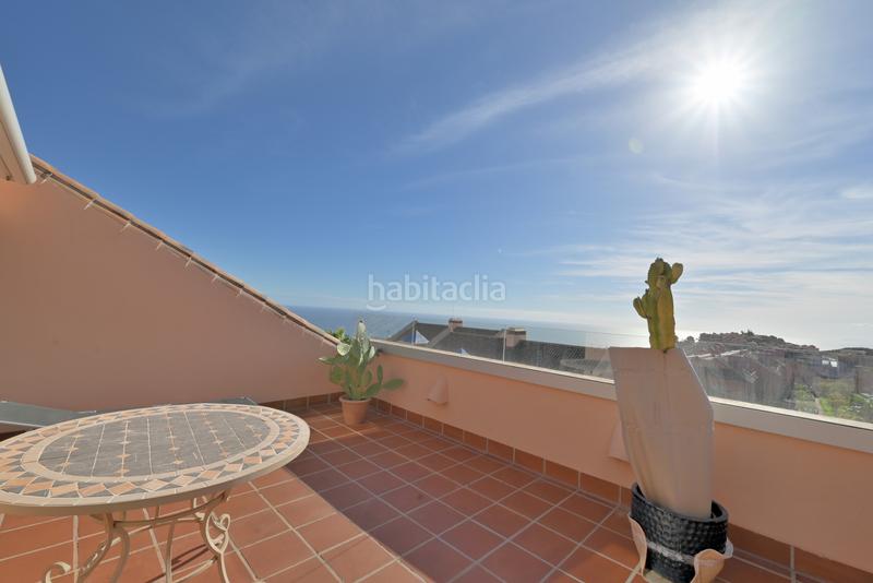 Foto 32705674-66f3-4eb0-8d3c-d0cb2528322e. Ático espectacular ático dúplex con vistas panorámicas al mar en Calahonda en Mijas