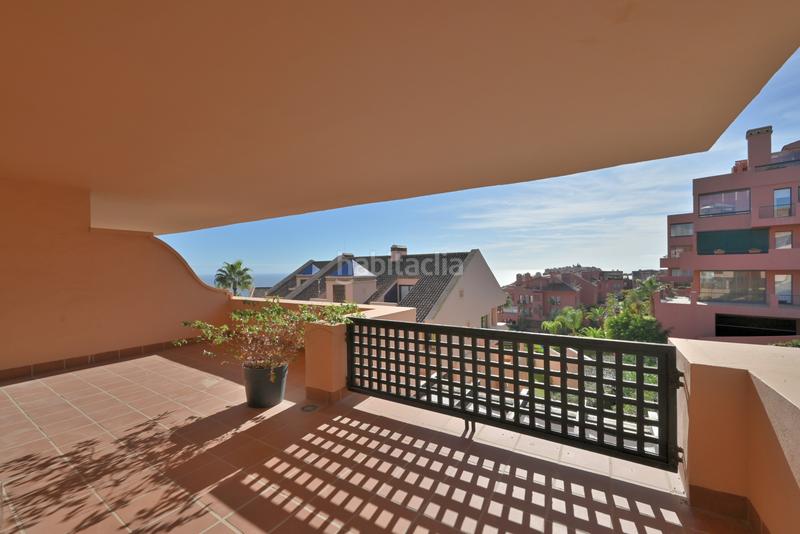 Foto abae0d73-750a-46da-bb5c-4bade46f872b. Ático espectacular ático dúplex con vistas panorámicas al mar en Calahonda en Mijas