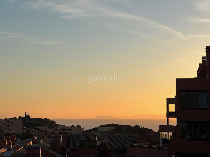 Foto f9e34c10-6af7-4726-a68e-cc77c0ed19e6. Ático espectacular ático dúplex con vistas panorámicas al mar en Calahonda en Mijas
