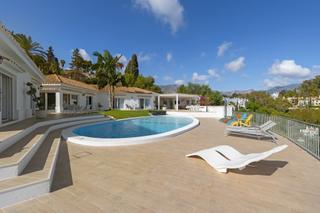 Casa a Campo de Mijas. Impresionante villa renovada con vistas panorámicas al mar en si